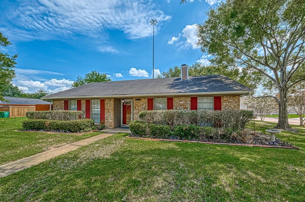 11402 Kirkwyn Dr, Houston, TX 77089-2222