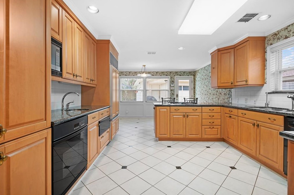 5607 Westerham Pl, Houston TX  77069-1934 exterior