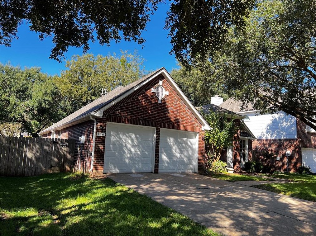 130 Skycrest Dr, Sugar Land, TX 77479
