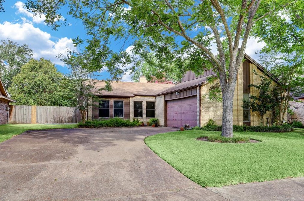 4410 Italy Ln, Pasadena, TX 77505-4120