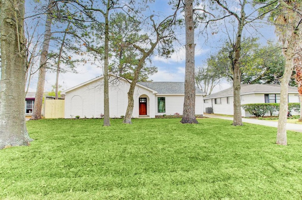 10307 Larston St, Houston, TX 77043-5210