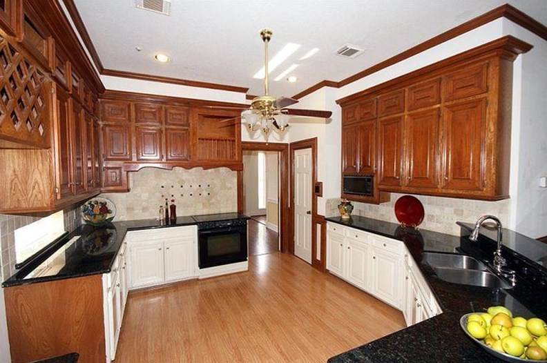 9 Thistlewood Pl, Spring TX  77381-4141 exterior