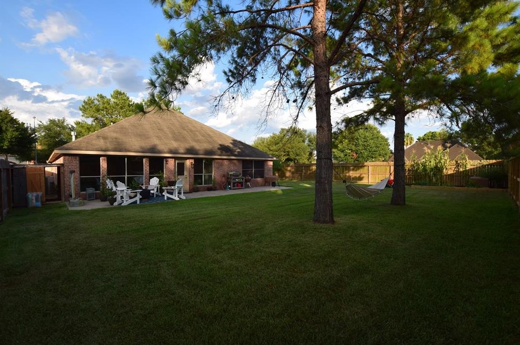 9615 Willow Crossing Dr, Houston TX  77064-3212 exterior