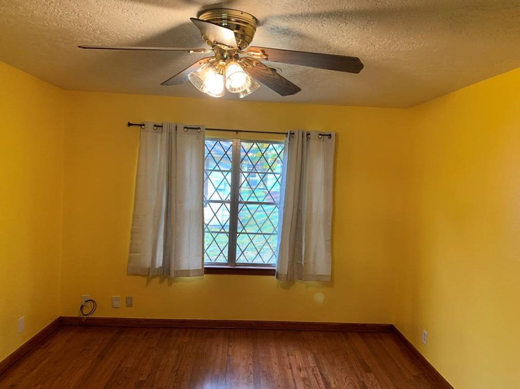 405 Twin Oaks St, Houston TX  77076-2616 exterior