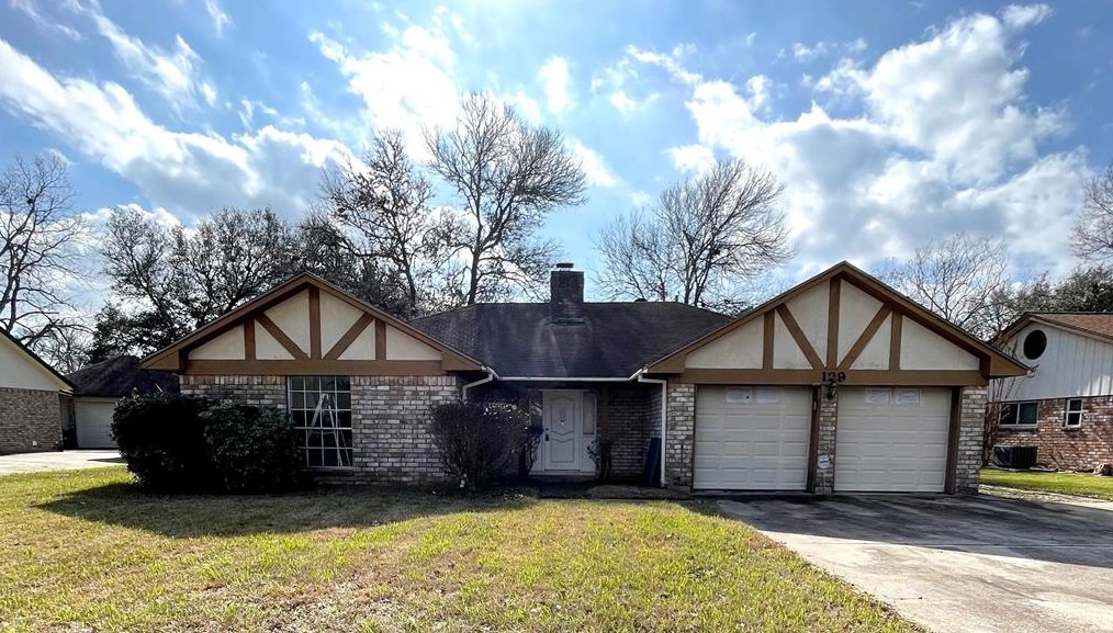 129 Tamarisk Trl, Richwood, TX 77566
