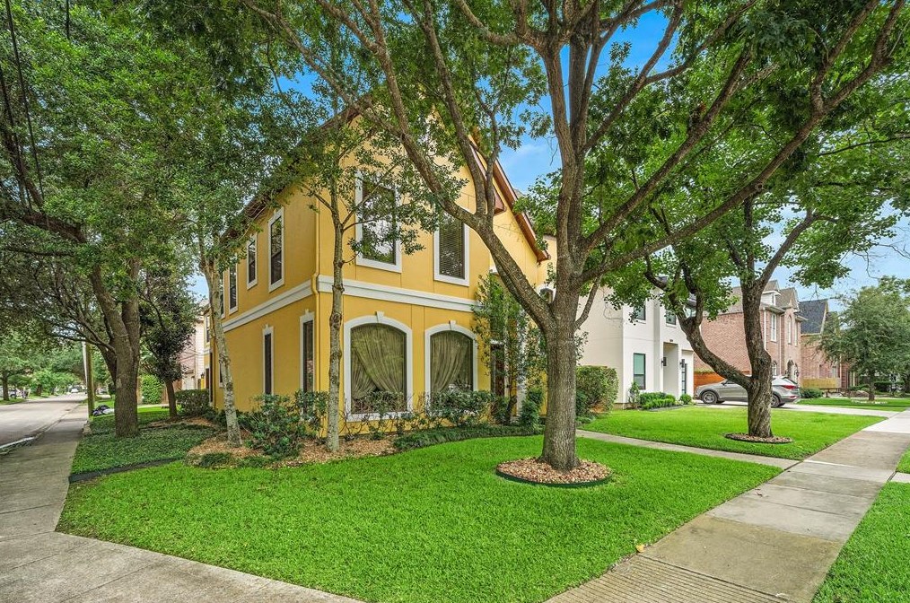 5820 Lake St, Houston, TX 77005-2418