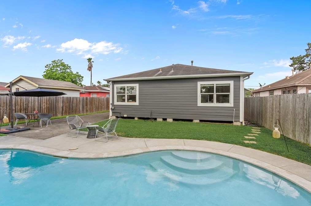 1312 Des Jardines St, Houston TX  77023-3723 exterior