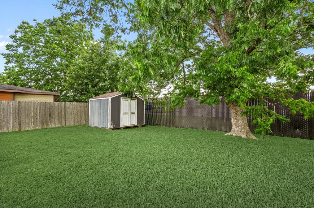 1312 Des Jardines St, Houston TX  77023-3723 exterior