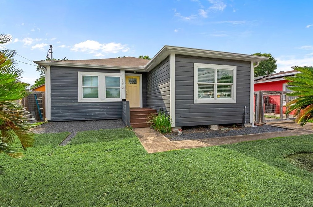 1312 Des Jardines St, Houston, TX 77023-3719