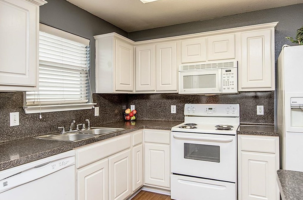 9610 Barracuda Dr, Texas City, TX 77591
