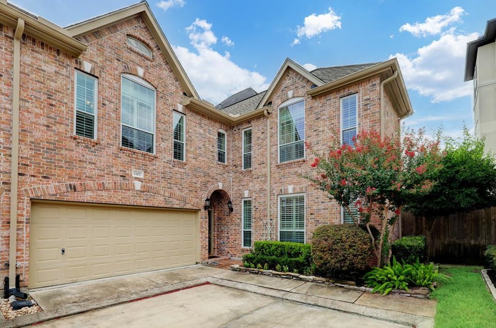 1307 Wentworth Ct, Houston, TX 77055-6874