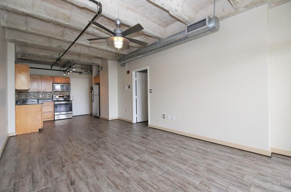 230 W Alabama #806, Houston, TX 77006