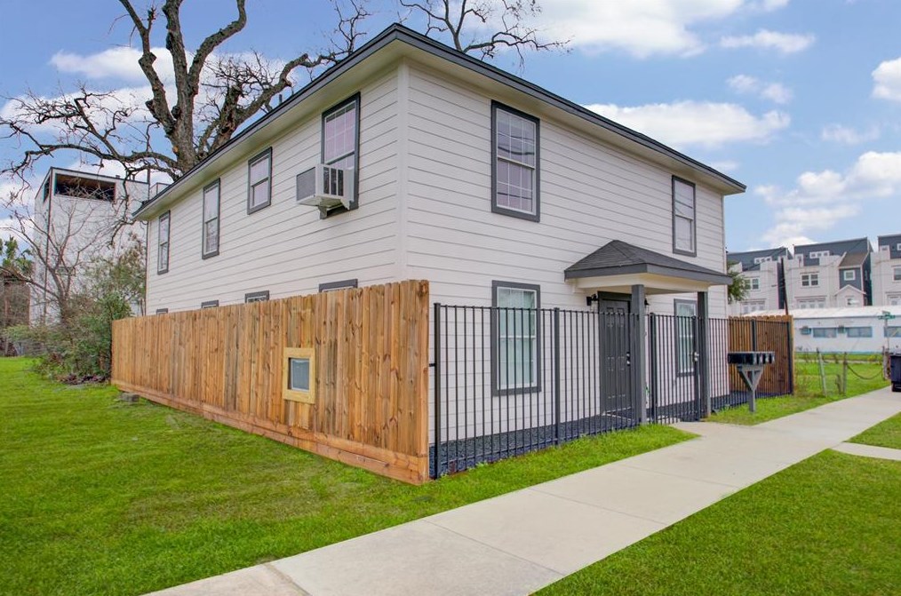 2415 Mcgowen St #1, Houston, TX 77004