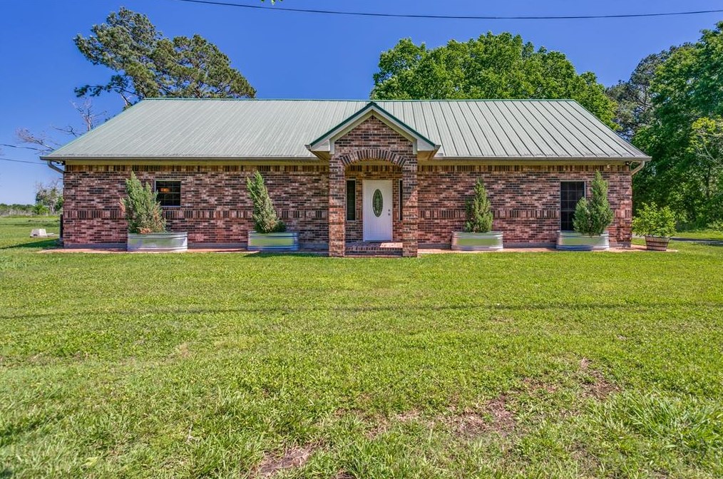6911 Bluebird Ln, Alvin, TX 77511-9227