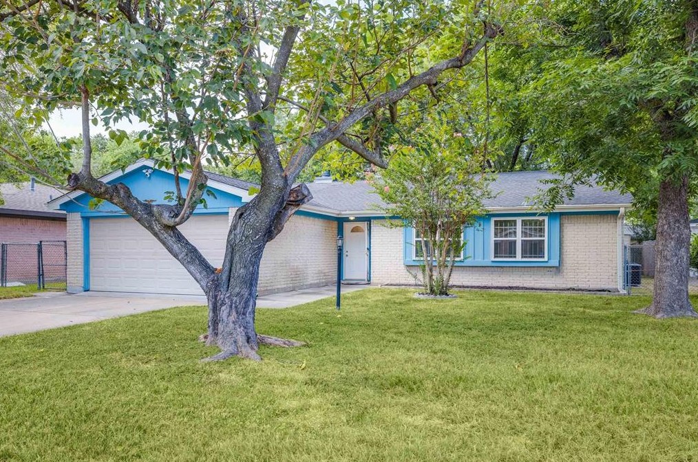 922 Mierianne St, Houston, TX 77088-3716