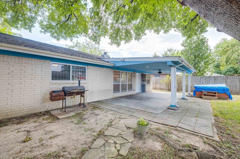 922 Mierianne St, Houston TX  77093-1227 exterior