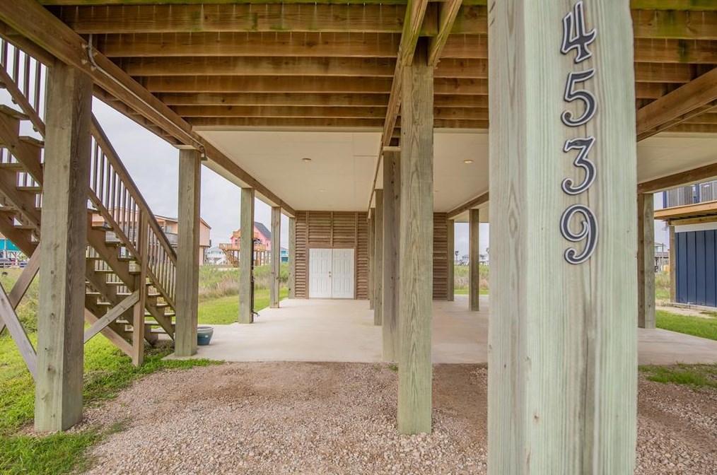 4539 Blue Water Hwy, Jones Creek TX  77541-7190 exterior