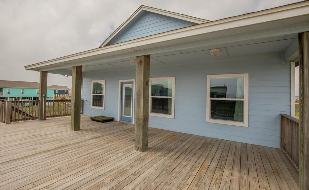 4539 Blue Water Hwy, Jones Creek TX  77541-7190 exterior