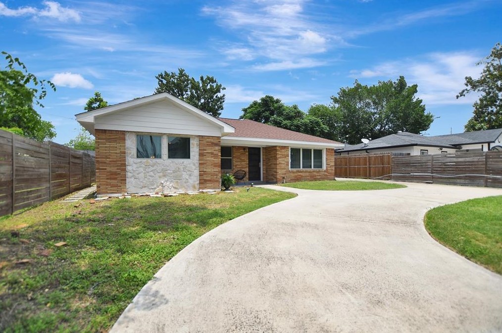 211 Moody St, Houston, TX 77009