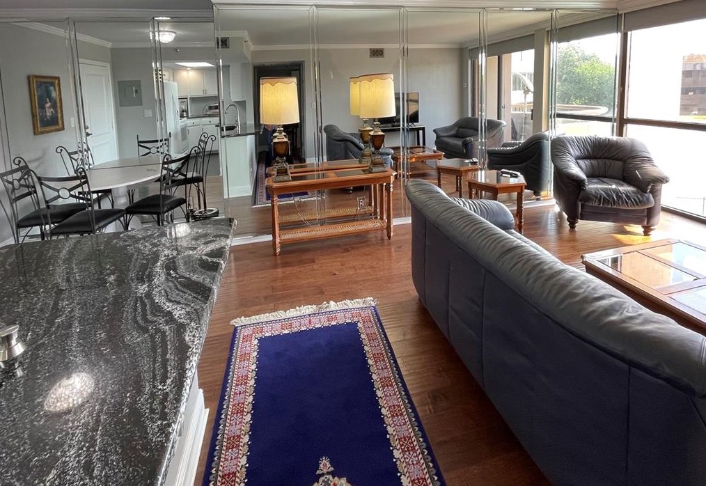 3525 Sage Rd Apt 402, Houston, TX 77056