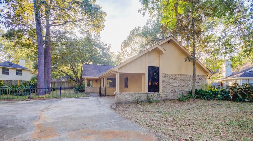 1906 Woodhue Dr, Spring TX  77386-2530 exterior