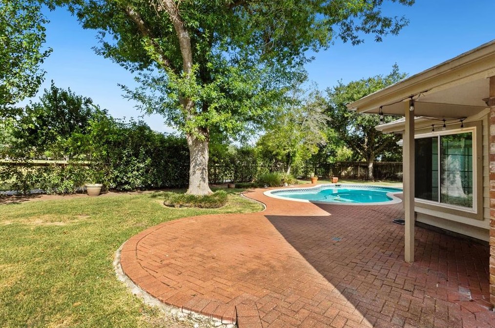 2231 Greencove Ln, Sugar Land TX  77479-2220 exterior