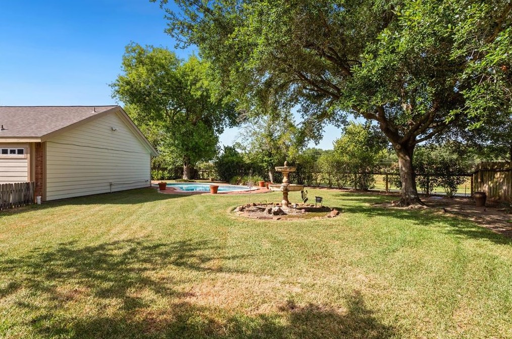 2231 Greencove Ln, Sugar Land TX  77479-2220 exterior