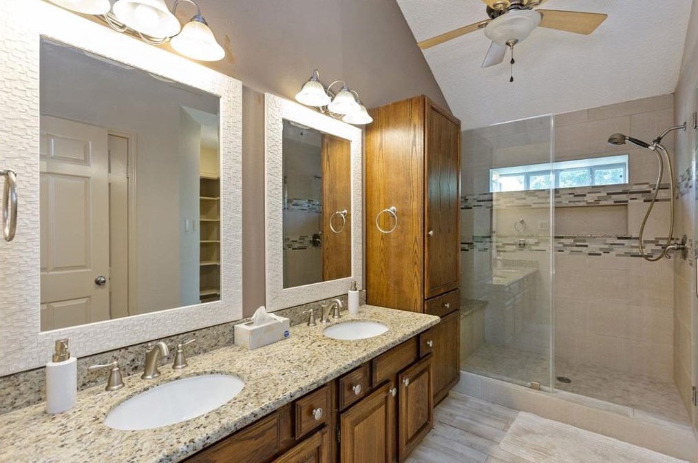 2231 Greencove Ln, Sugar Land TX  77479-2220 exterior