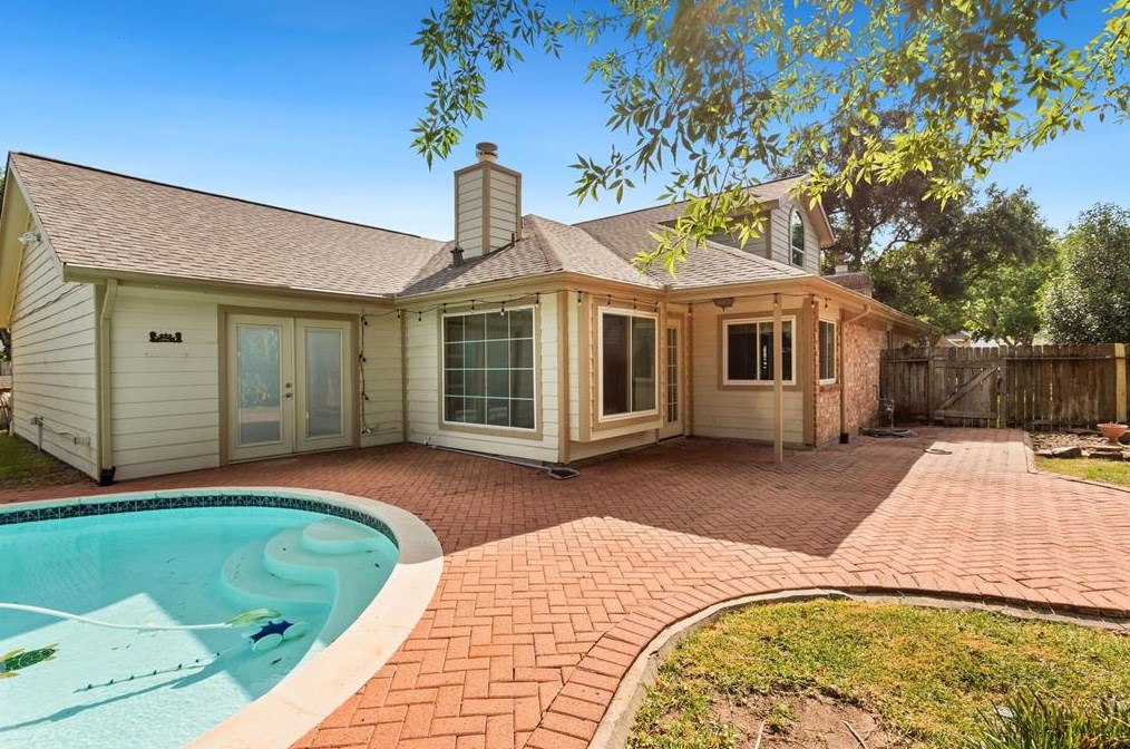 2231 Greencove Ln, Sugar Land TX  77479-2220 exterior