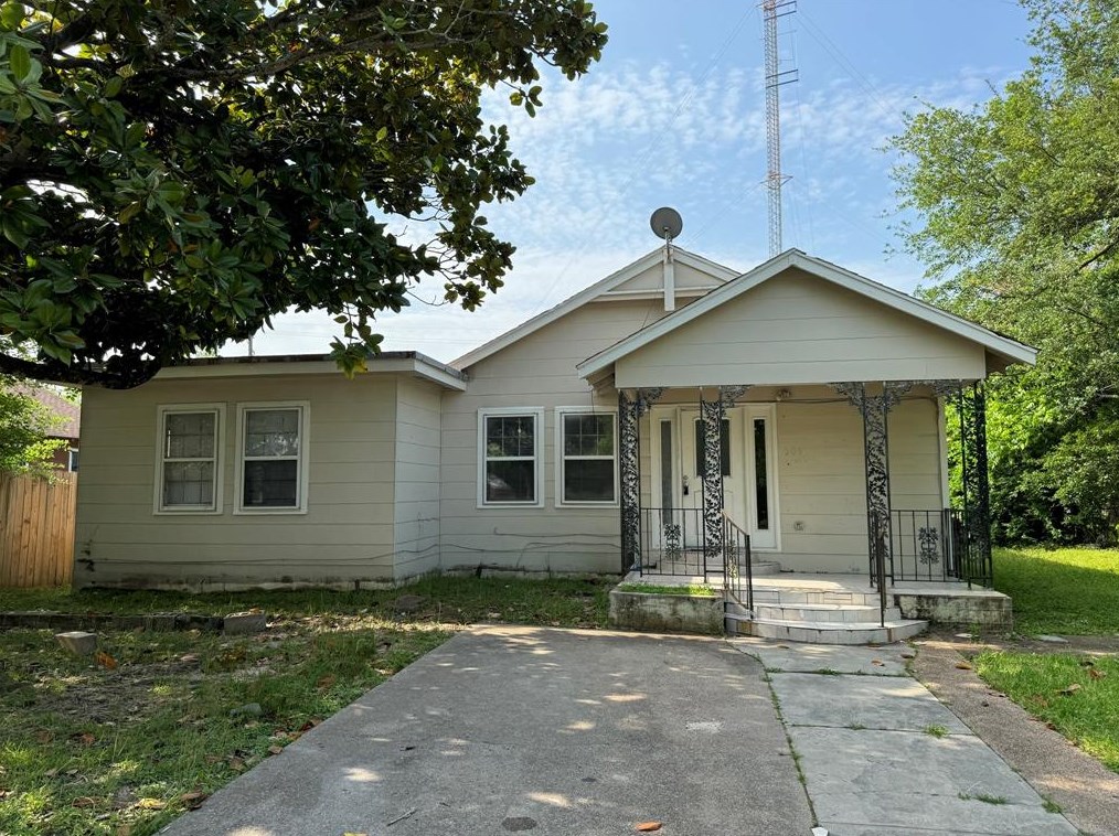 509 Stimpson St, Baytown, TX 77520