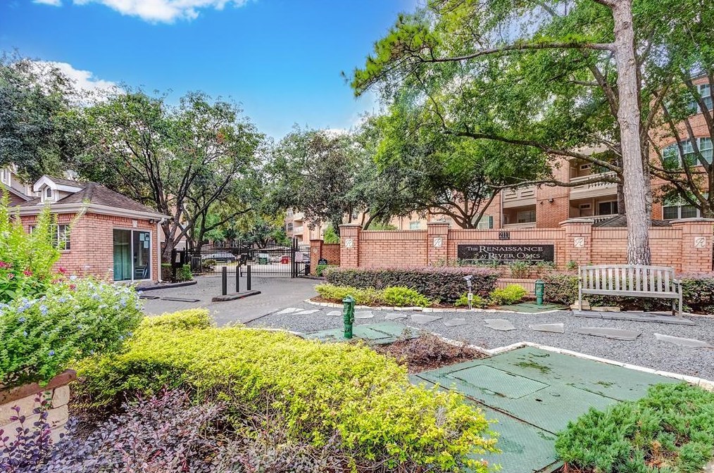 2111 Welch St Apt B208, Houston, TX 77019