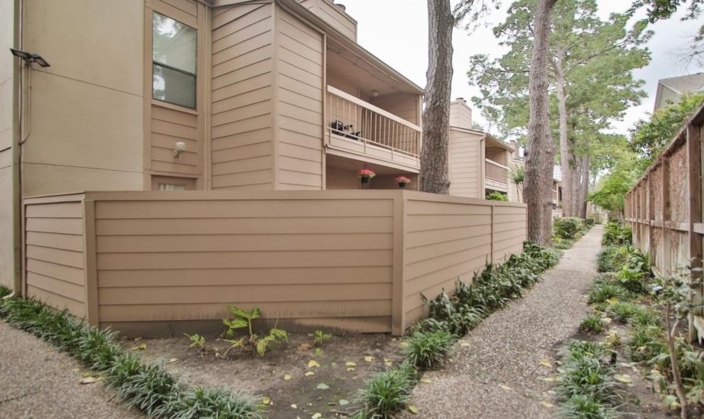 2125 Augusta Dr Apt 77, Houston, TX 77057