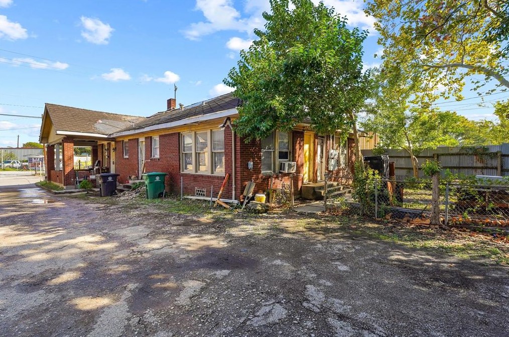 1528 Telephone Rd, Houston TX  77023-3635 exterior