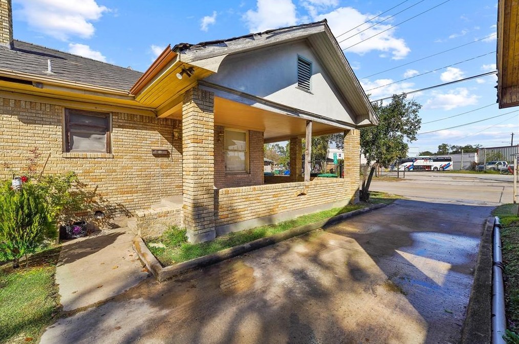 1528 Telephone Rd, Houston TX  77023-3635 exterior
