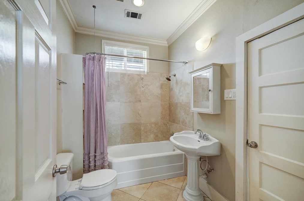 932 Tulane, Houston TX  77008-6842 exterior
