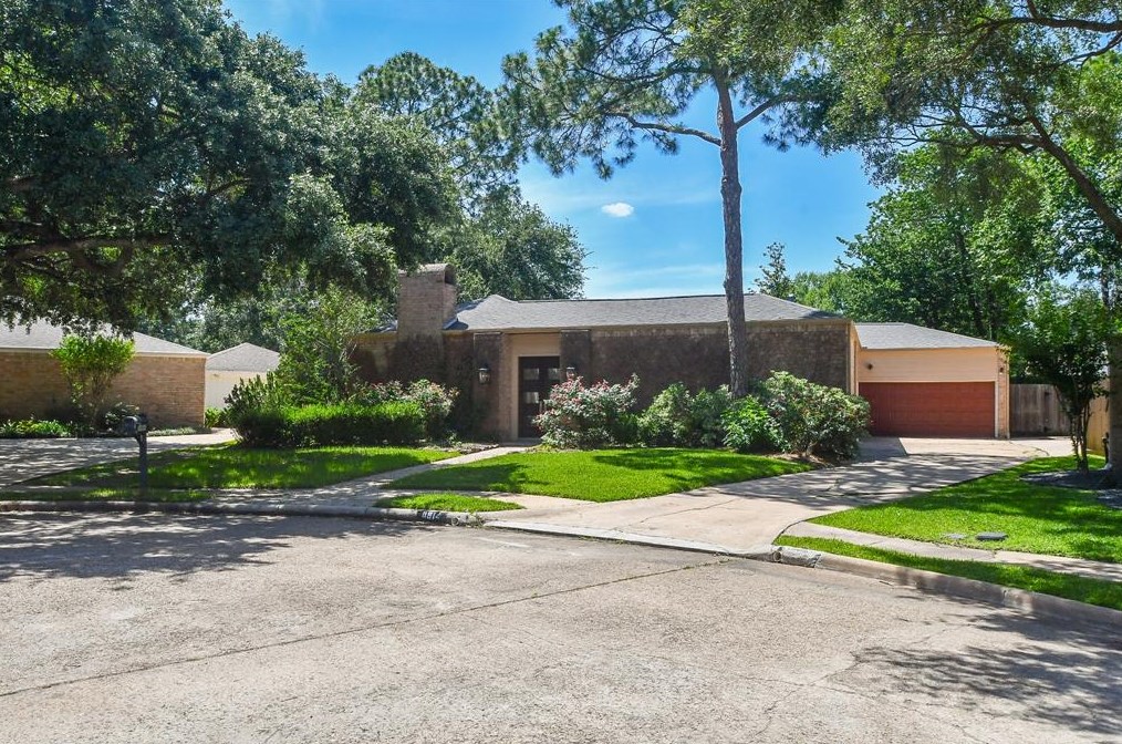 11914 Ashmead Dr, Houston, TX 77077