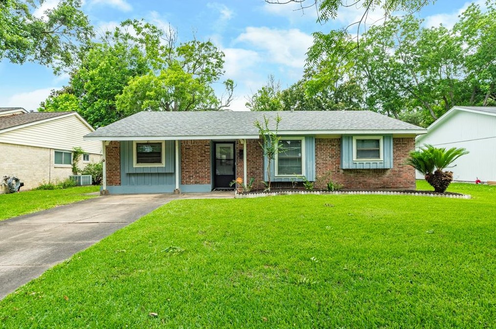 305 Sycamore St, Alvin, TX 77511-3531