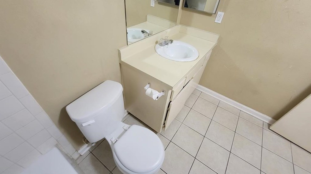 2626 Holly Hall St, Houston TX  77054-4110 exterior