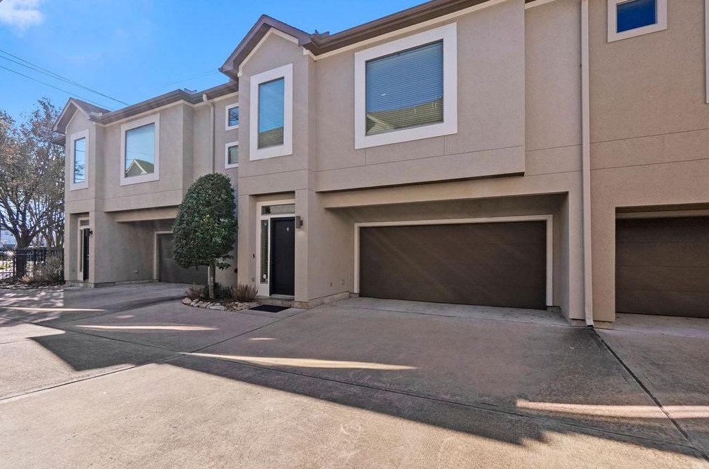 4046 Center St, Houston, TX 77007