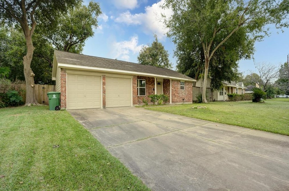 7106 Neff St, Houston, TX 77074-3312