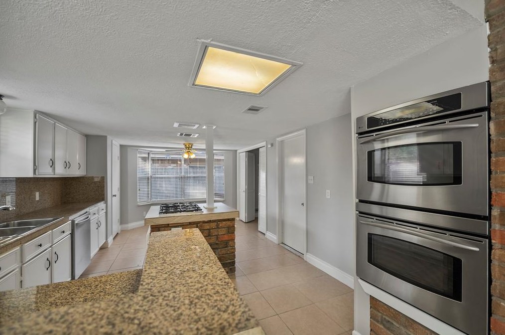 15639 Boulder Oaks Dr, Houston TX  77084-3008 exterior