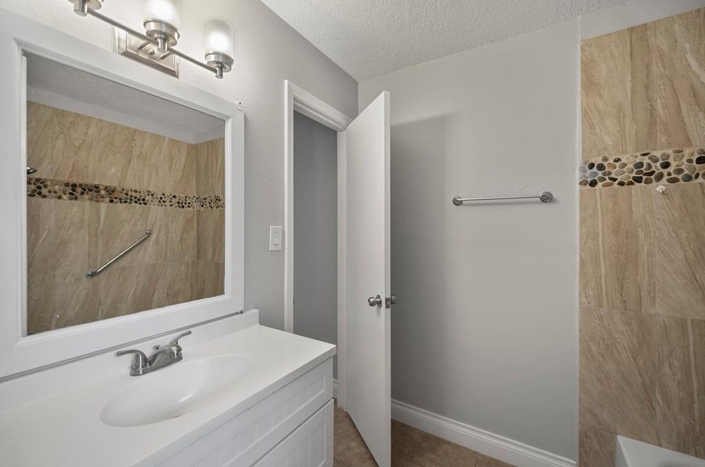 15639 Boulder Oaks Dr, Houston TX  77084-3008 exterior