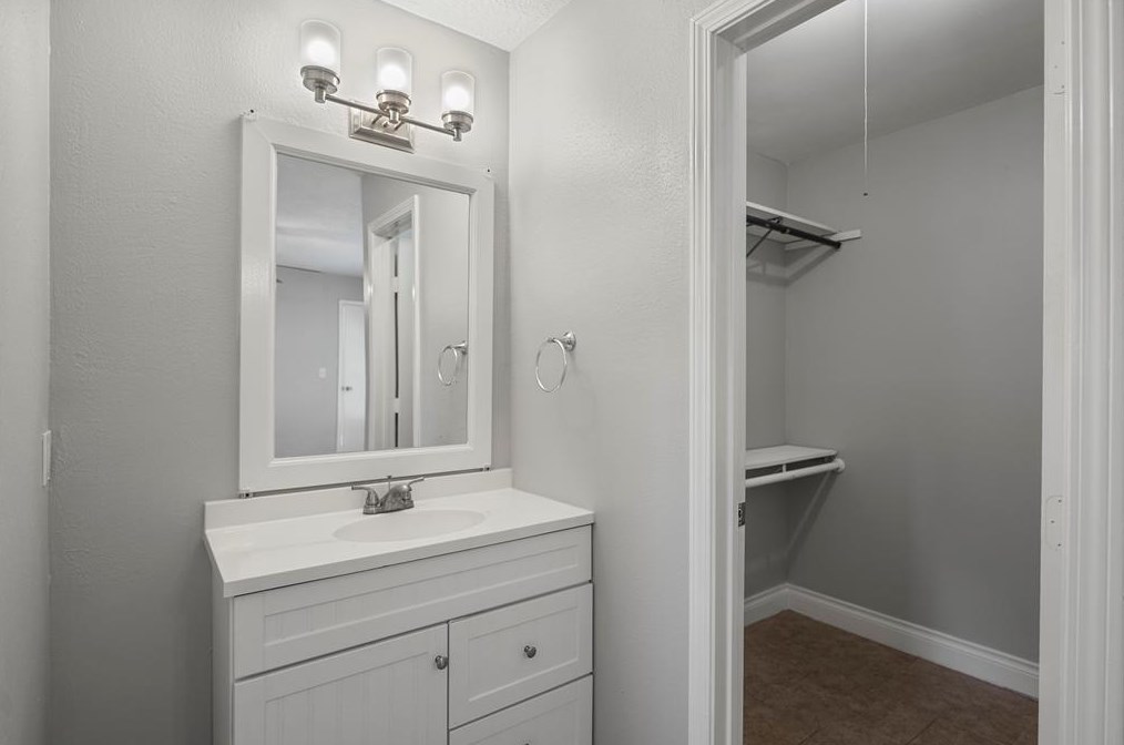 15639 Boulder Oaks Dr, Houston TX  77084-3008 exterior