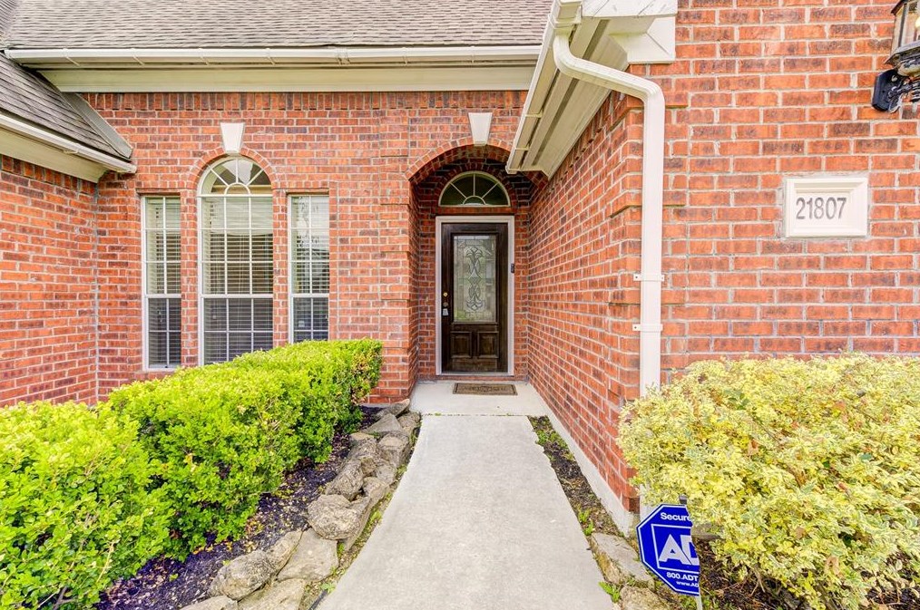 21807 Windsor Castle Dr, Spring TX  77388-3474 exterior