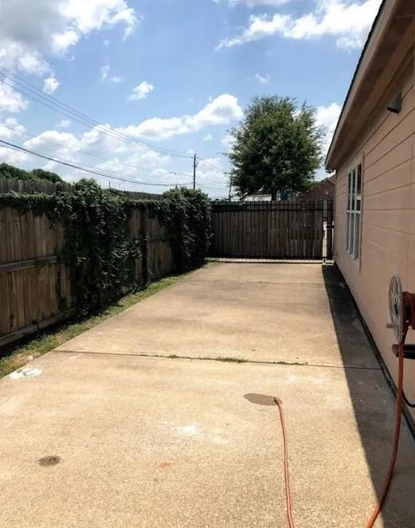 8439 Constellation Ln, Houston, TX 77075