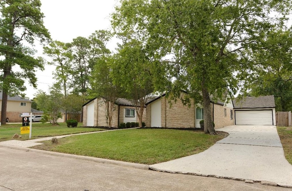 1703 Grand Valley Dr, Houston TX  77090-1840 exterior