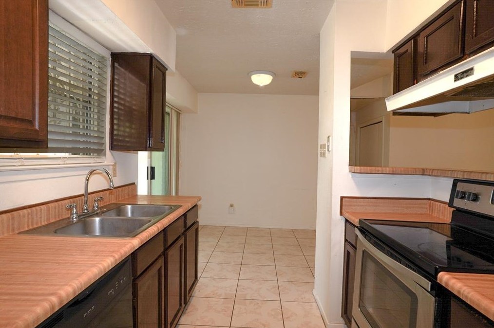 7214 Colima Dr, Houston TX  77083-3619 exterior
