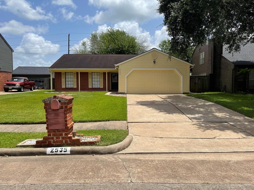 2535 Country Place Dr, Richmond, TX 77406