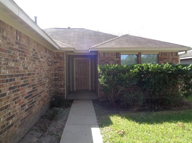 8017 Silver Oak Dr, Texas City, TX 77591
