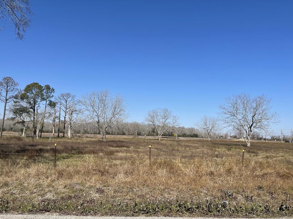 1513 County Road 210, Angleton, TX 77515-7268